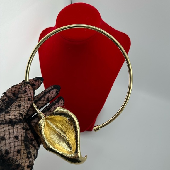 Anthropologie Horseshoe Lotus Gold Bangle Flower Necklace - Picture 13 of 14